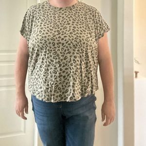 Old Navy olive green leopard print short sleeve women’s fit tee, 3X
